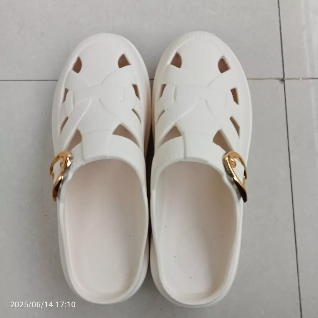 Sepatu Wedges Wanita Empuk Anti Slip 4CM - Foto ulasan pembeli