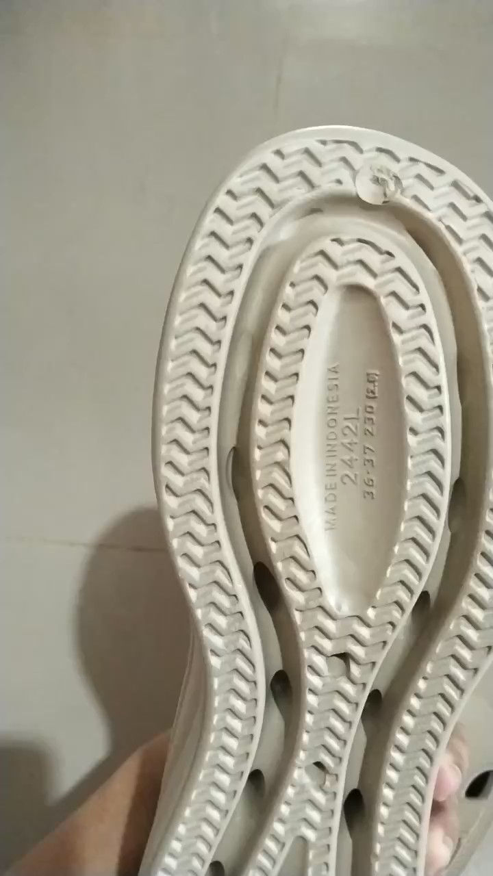 Sepatu Wedges Wanita Empuk Anti Slip 4CM - Foto ulasan pembeli