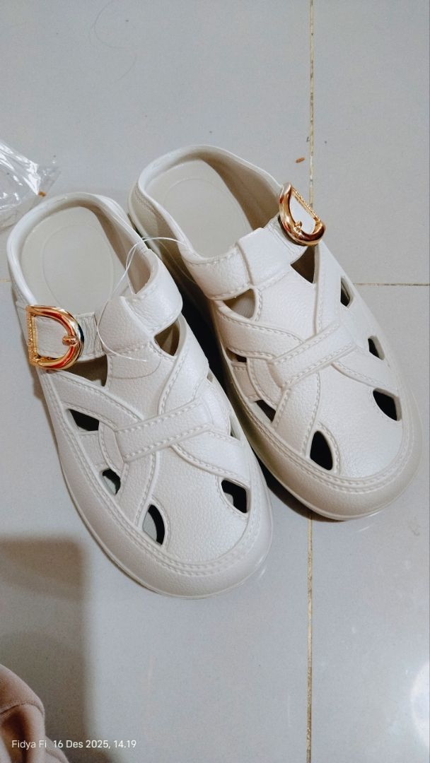 Sepatu Wedges Wanita Empuk Anti Slip 4CM - Foto ulasan pembeli
