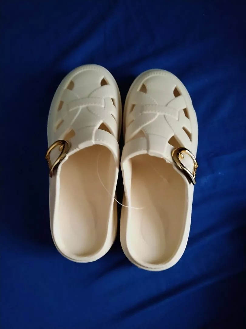 Sepatu Wedges Wanita Empuk Anti Slip 4CM - Foto ulasan pembeli