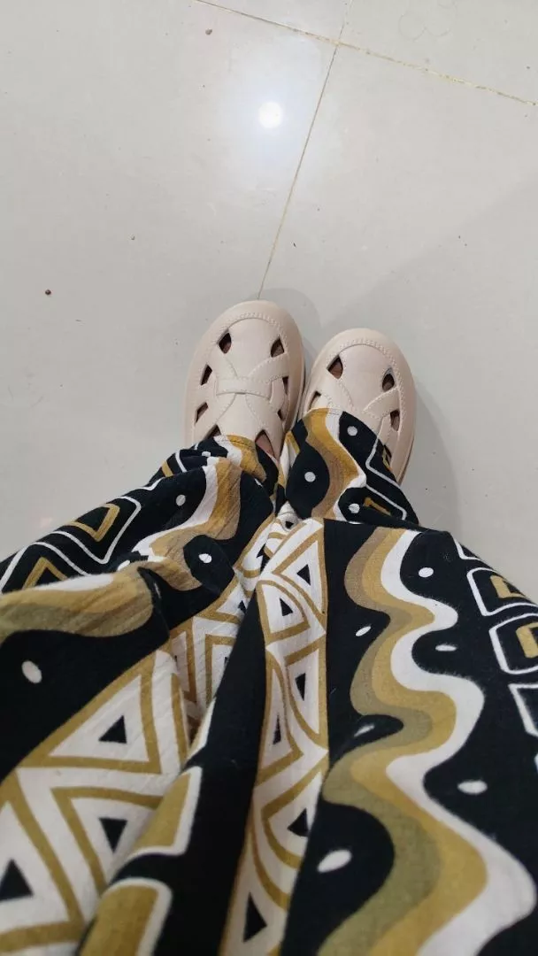 Sepatu Wedges Wanita Empuk Anti Slip 4CM - Foto ulasan pembeli