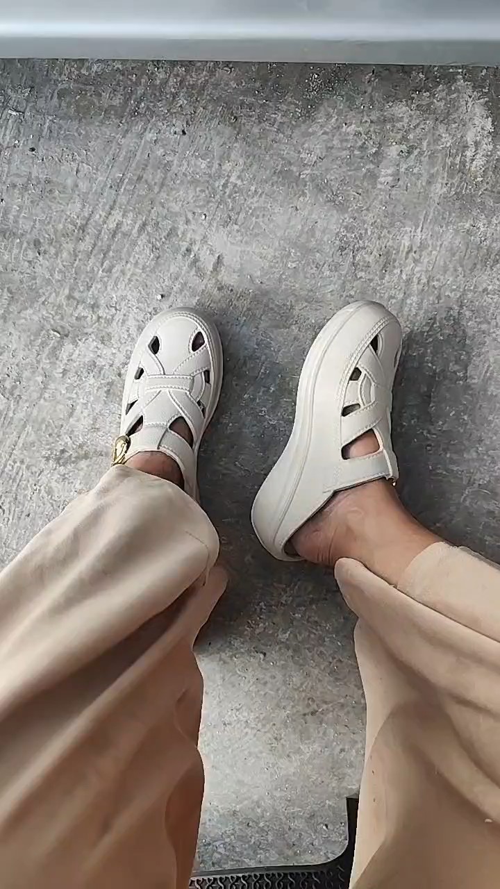 Sepatu Wedges Wanita Empuk Anti Slip 4CM - Foto ulasan pembeli