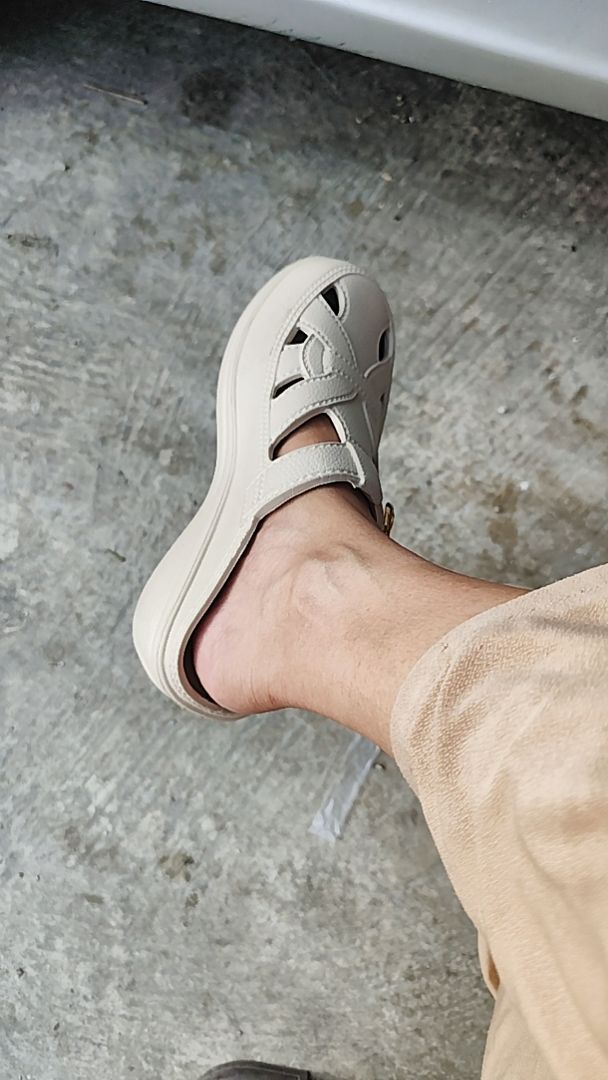 Sepatu Wedges Wanita Empuk Anti Slip 4CM - Foto ulasan pembeli