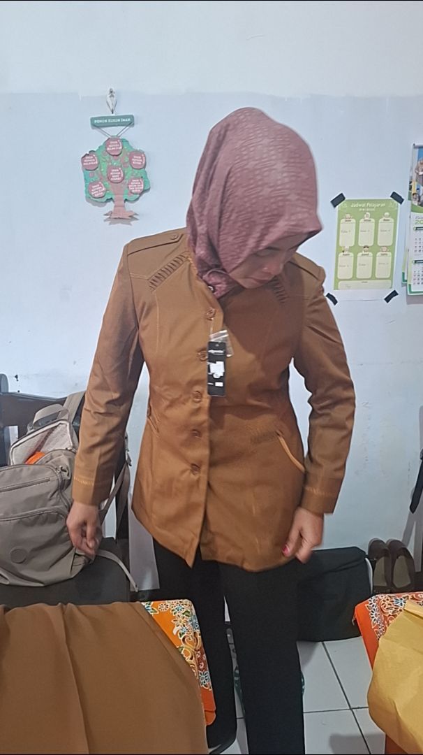 Seragam Dinas Kerja Pemda wanita 902 Setelan Rok. A /Rok Span/Celana Panjang - Foto ulasan pembeli