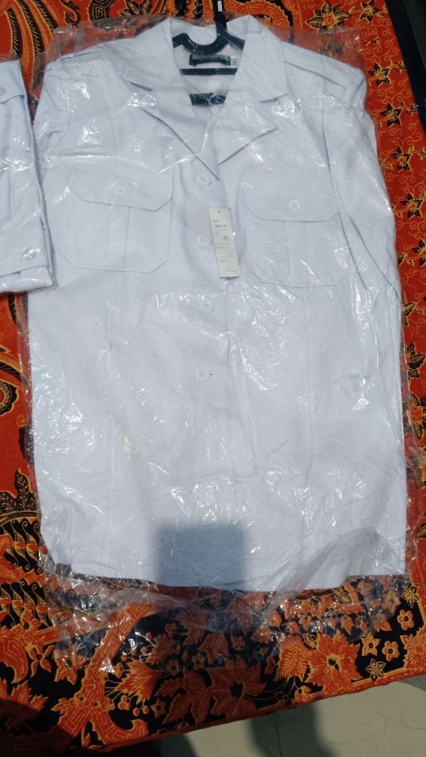 Seragam Kerja Pria Semi Wool Putih Reguler Fit - foto 8 dari 10, mr.isur.11a
