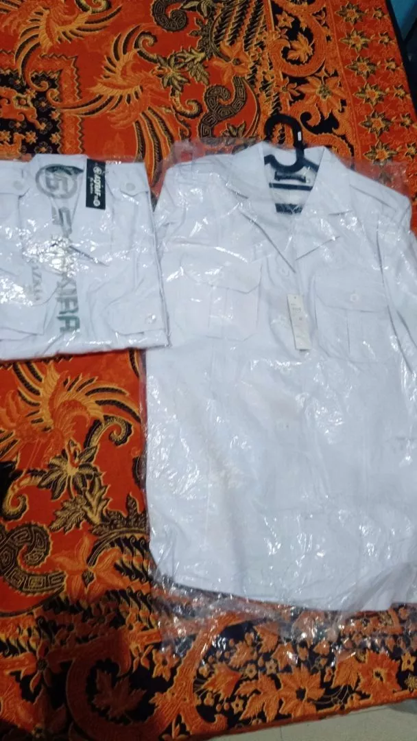 Seragam Kerja Pria Semi Wool Putih Reguler Fit - Foto ulasan pembeli