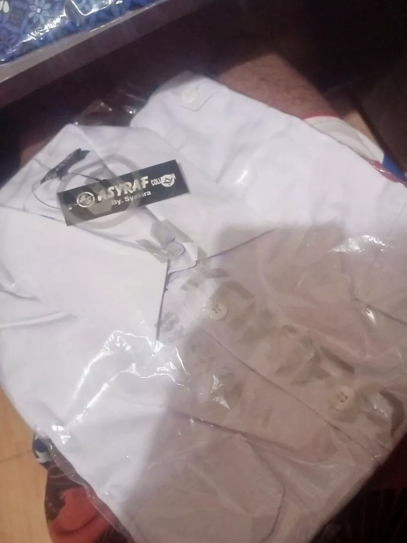 Seragam Kerja Pria Semi Wool Putih Reguler Fit - Foto ulasan pembeli