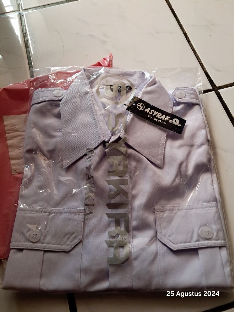 Seragam Kerja Pria Semi Wool Putih Reguler Fit - Foto ulasan pembeli