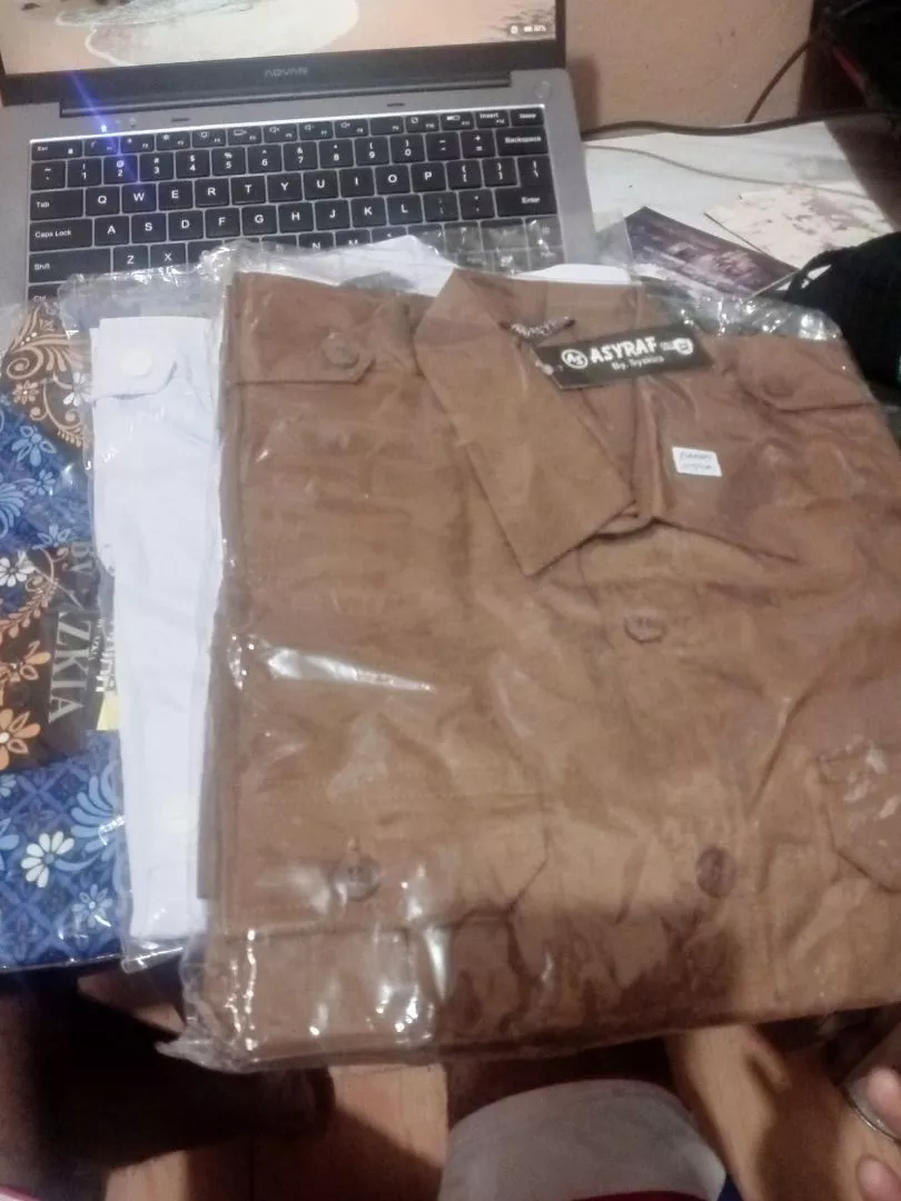 Seragam Kerja Pria Semi Wool Putih Reguler Fit - Foto ulasan pembeli