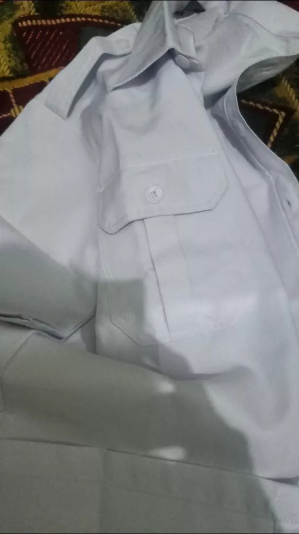 Seragam Kerja Pria Semi Wool Putih Reguler Fit - Foto ulasan pembeli