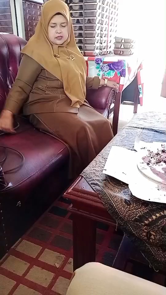 Seragam PNS Wanita Blazer Kerah Sanghai Polyester - Foto ulasan pembeli
