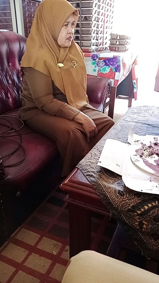 Seragam PNS Wanita Blazer Kerah Sanghai Polyester - Foto ulasan pembeli
