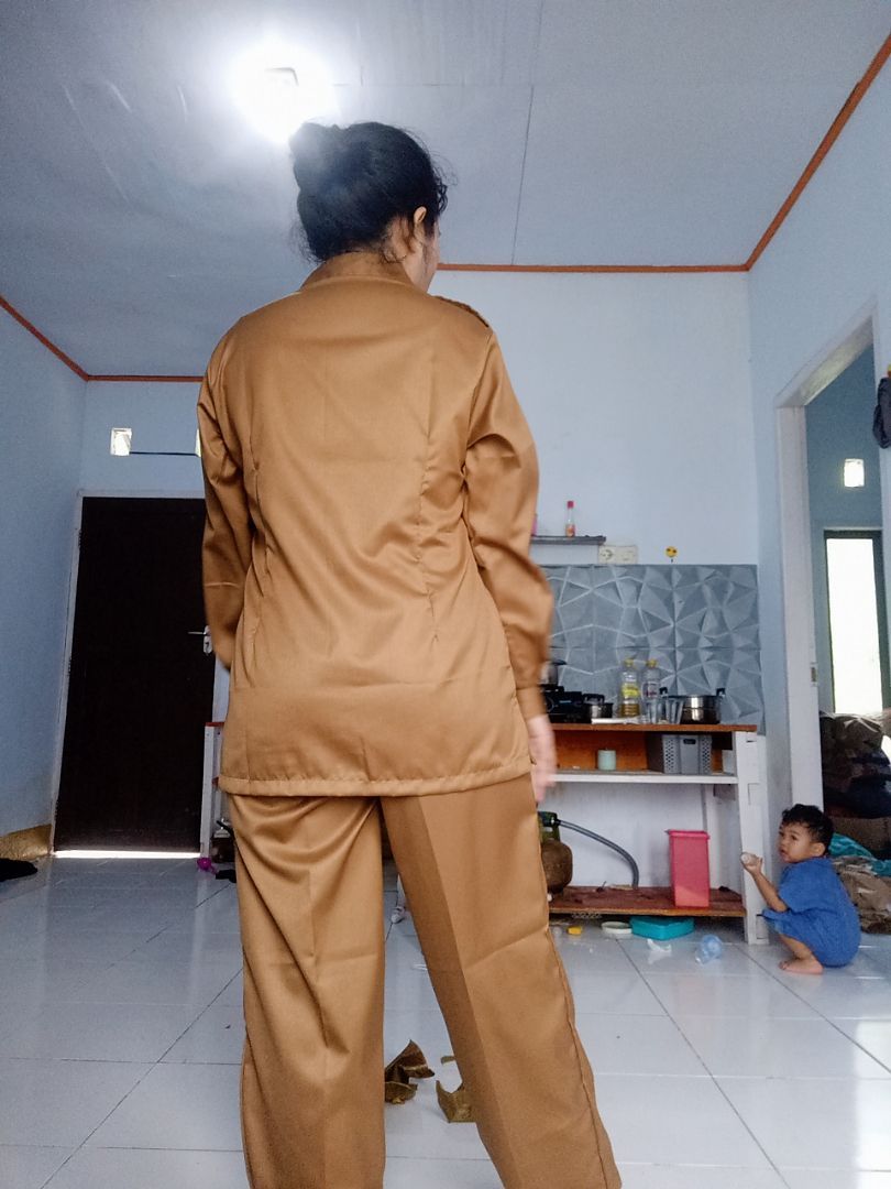 Seragam PNS Wanita Toyobo Elegan Saku Dada - Foto ulasan pembeli