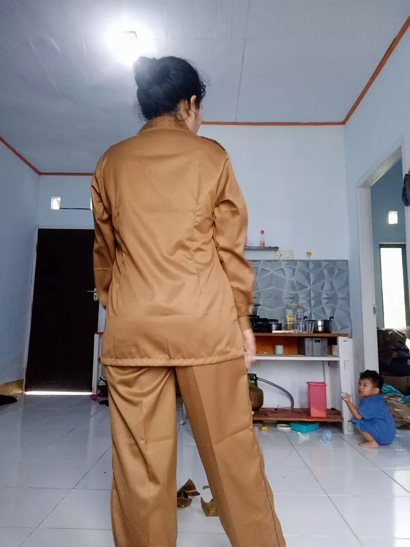 Seragam PNS Wanita Toyobo Elegan Saku Dada - Foto ulasan pembeli