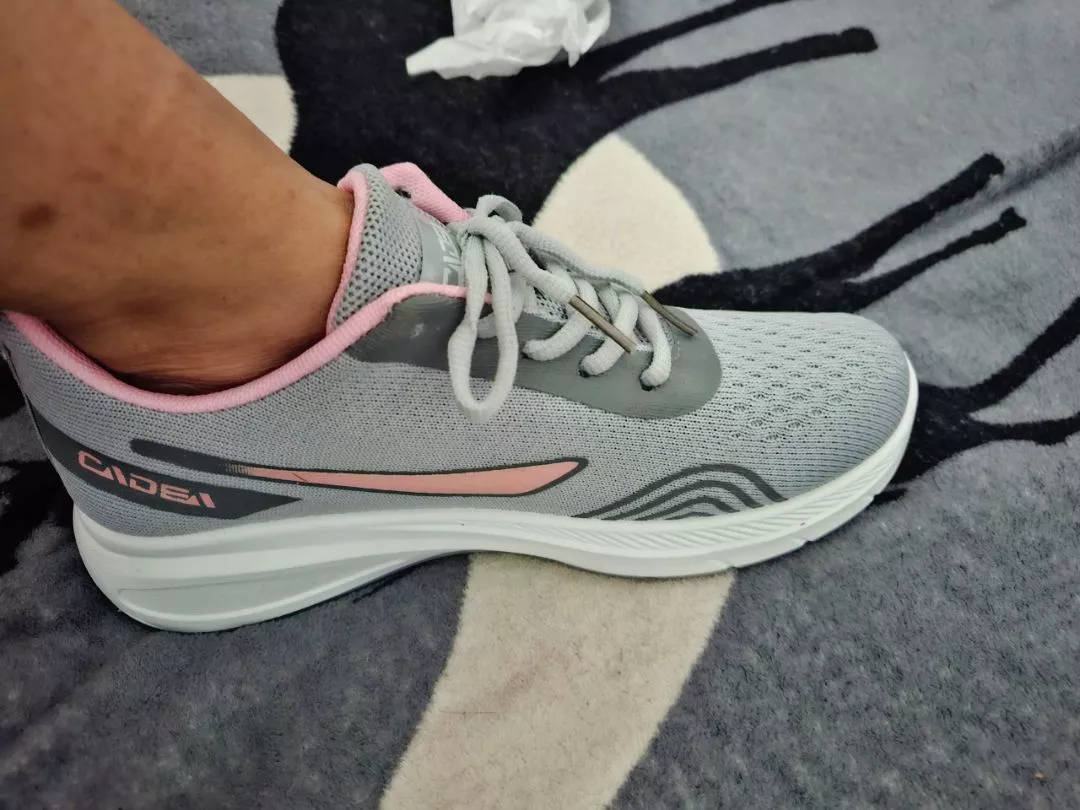 SGD [FREE BOX] Sepatu Sneakers Wanita Non Slip - Foto ulasan pembeli