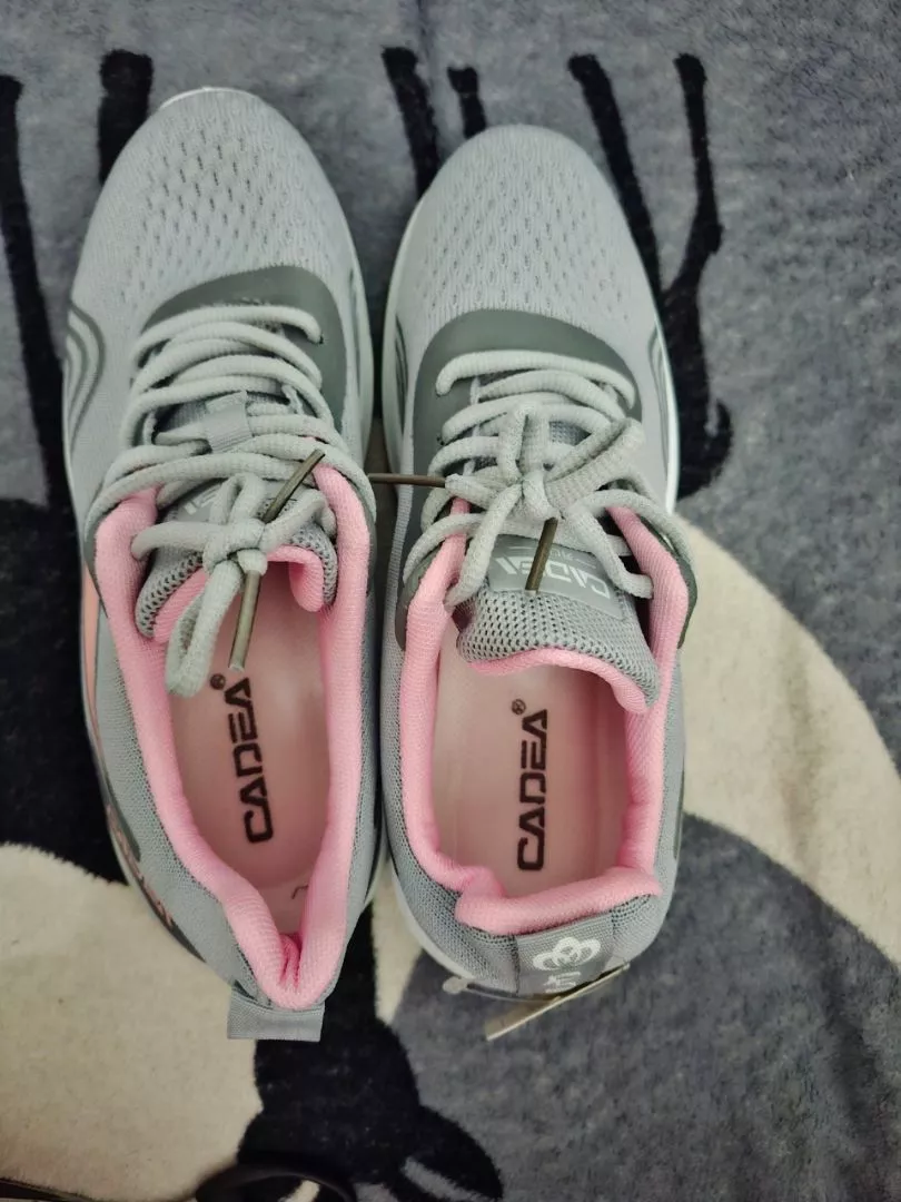 SGD [FREE BOX] Sepatu Sneakers Wanita Non Slip - Foto ulasan pembeli
