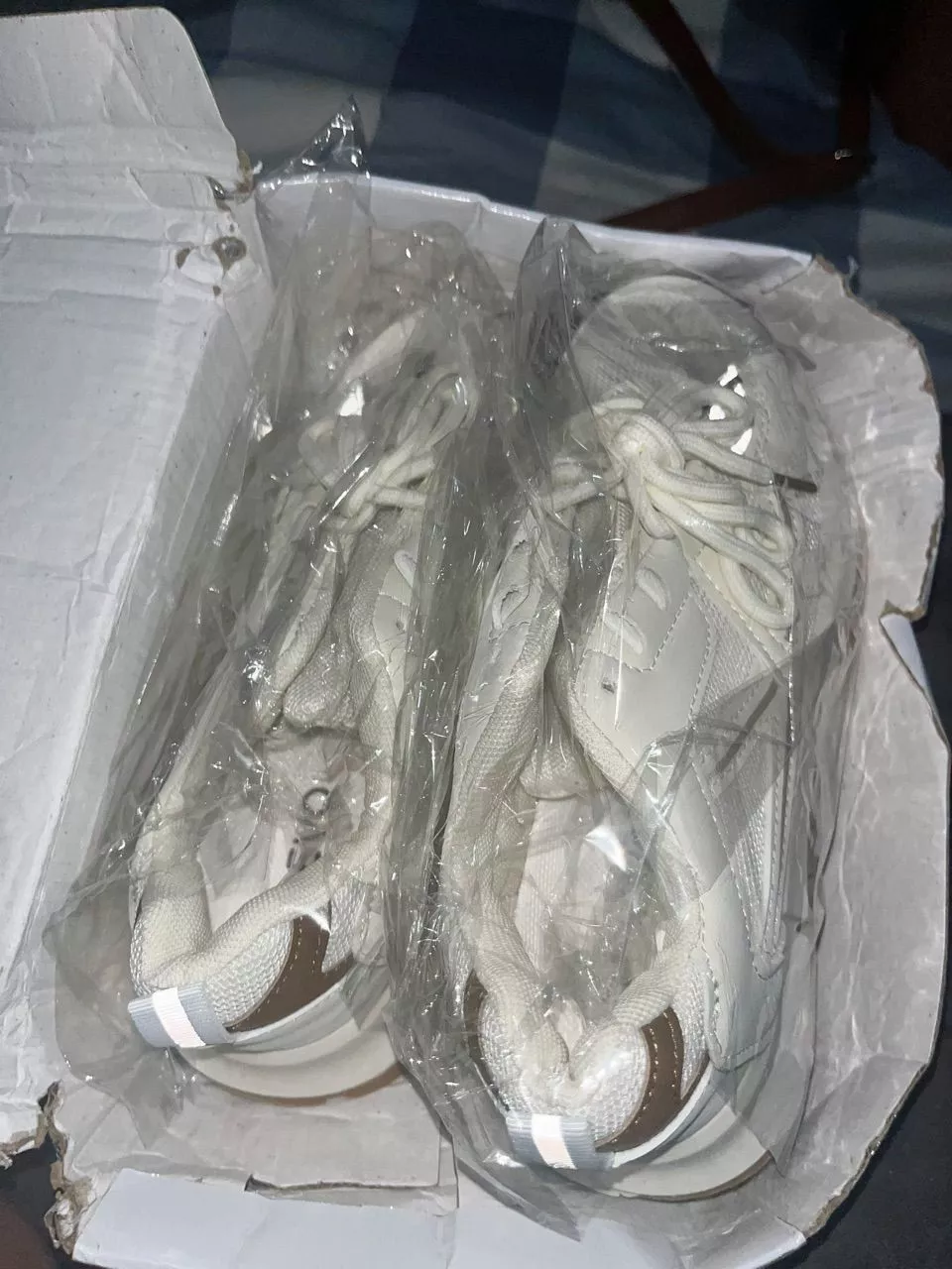 SHOEVO Sneakers Nyaman Chic untuk Wanita Sepatu Shoes Wanita Bernapas Bergaya Dalam ST076 - Buyer review photo