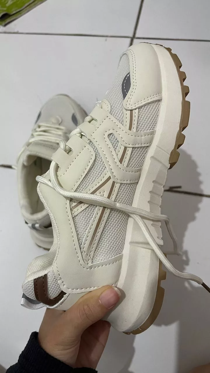 SHOEVO Sneakers Nyaman Chic untuk Wanita Sepatu Shoes Wanita Bernapas Bergaya Dalam ST076 - Buyer review photo