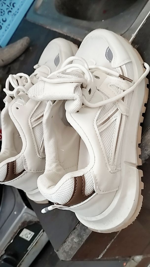 SHOEVO Sneakers Nyaman Chic untuk Wanita Sepatu Shoes Wanita Bernapas Bergaya Dalam ST076 - Buyer review photo