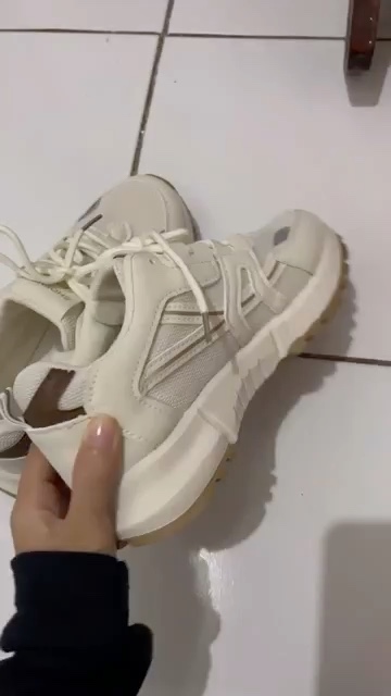 SHOEVO Sneakers Nyaman Chic untuk Wanita Sepatu Shoes Wanita Bernapas Bergaya Dalam ST076 - Buyer review photo