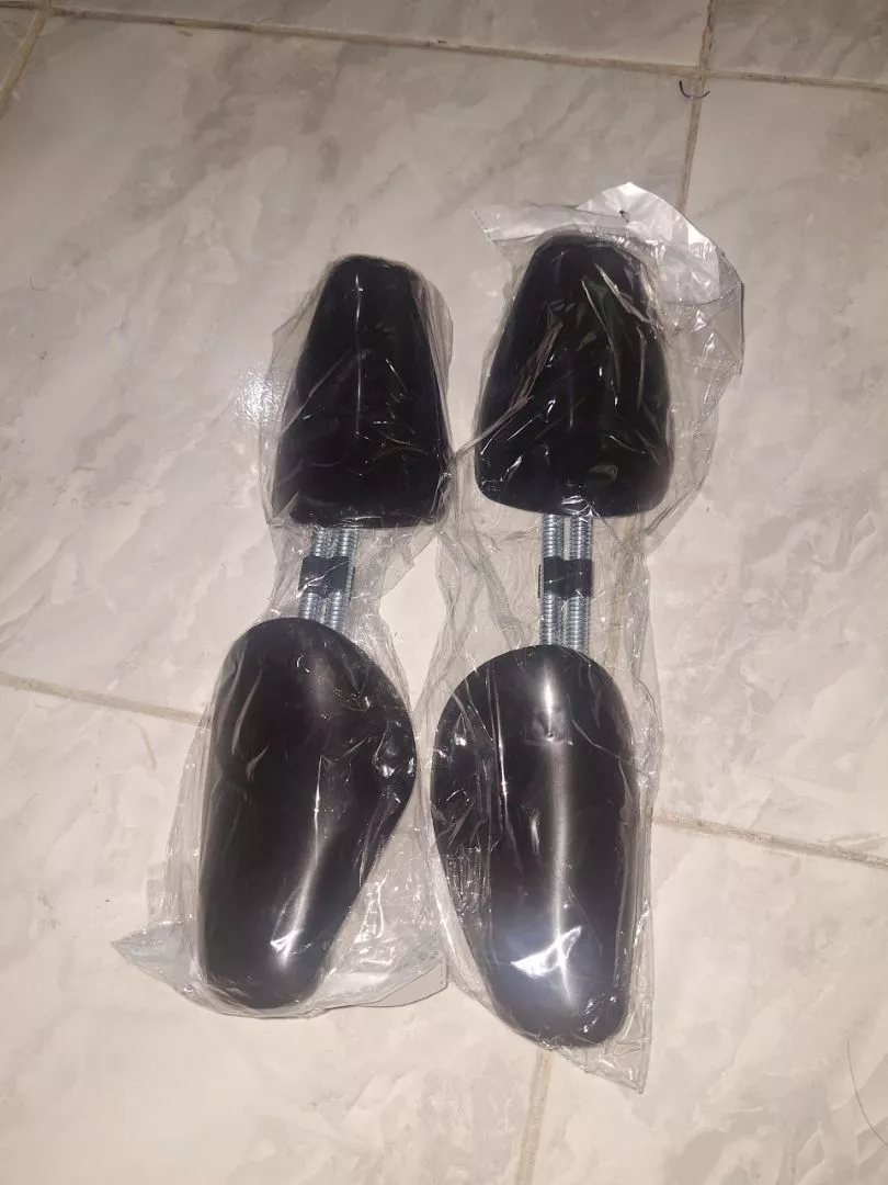 Spring Shoe Tree Penyangga Sepatu 38-47 Hitam - Foto ulasan pembeli