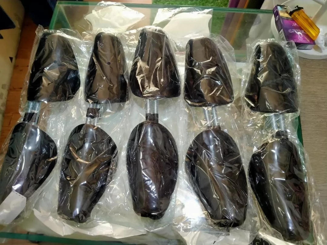 Spring Shoe Tree Penyangga Sepatu 38-47 Hitam - Foto ulasan pembeli