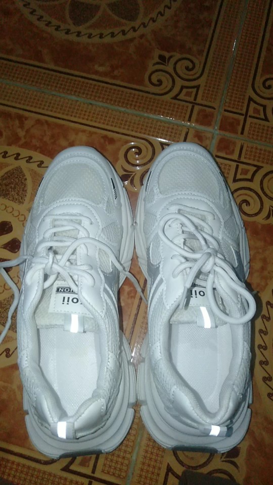 Syra Sepatu Olahraga Wanita Korea Style Ringan Empuk Kekinian Terbaru - Foto ulasan pembeli