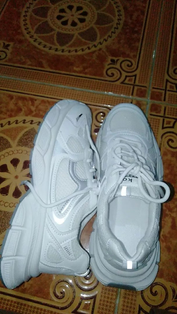 Syra Sepatu Olahraga Wanita Korea Style Ringan Empuk Kekinian Terbaru - Foto ulasan pembeli