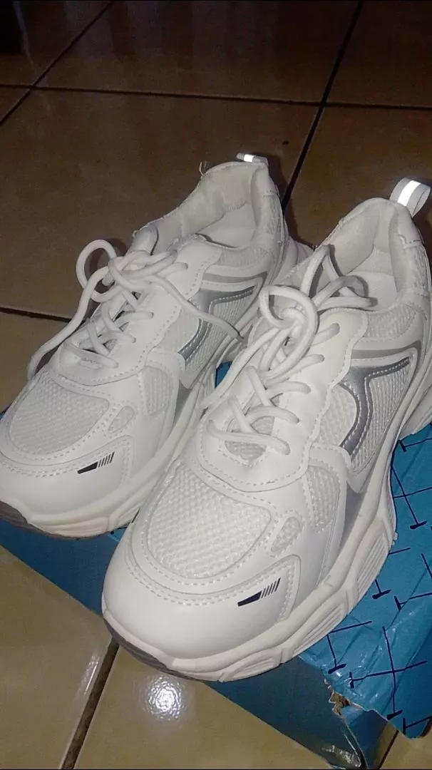 Syra Sepatu Olahraga Wanita Korea Style Ringan Empuk Kekinian Terbaru - Foto ulasan pembeli