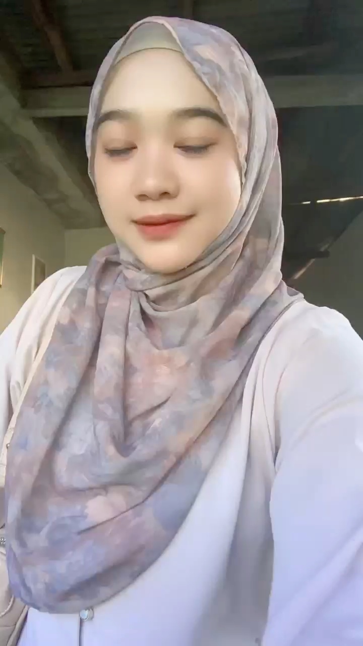 Pashmina Ceruty Premium Ombre Shawl Hijab Aretha - Foto ulasan pembeli