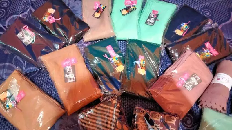 Pashmina Ceruty Premium Ombre Shawl Hijab Aretha - Foto ulasan pembeli