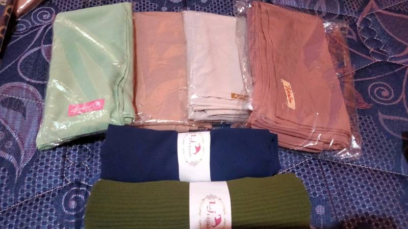 Pashmina Ceruty Premium Ombre Shawl Hijab Aretha - Foto ulasan pembeli