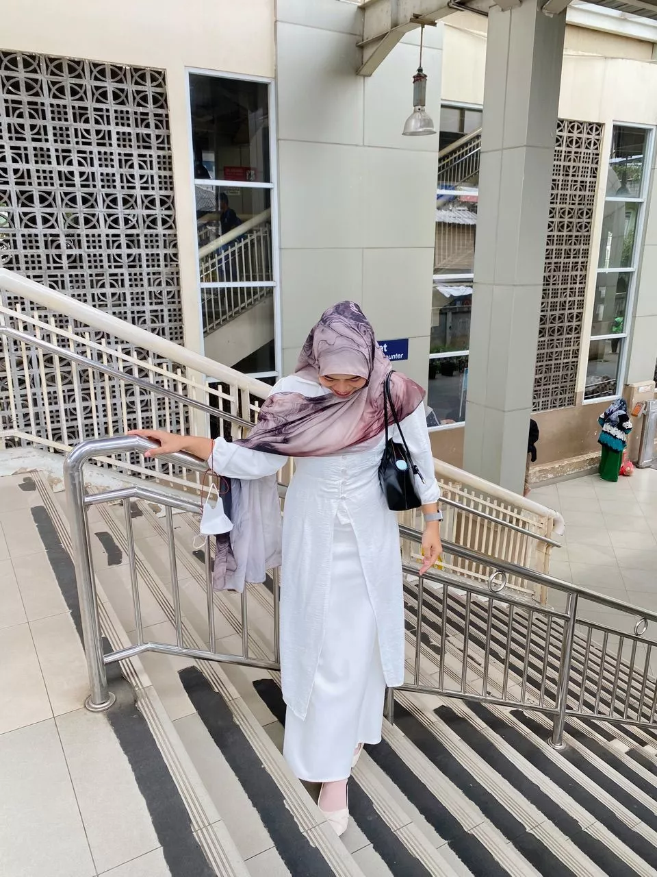 Pashmina Ceruty Premium Ombre Shawl Hijab Wanita - Foto ulasan pembeli