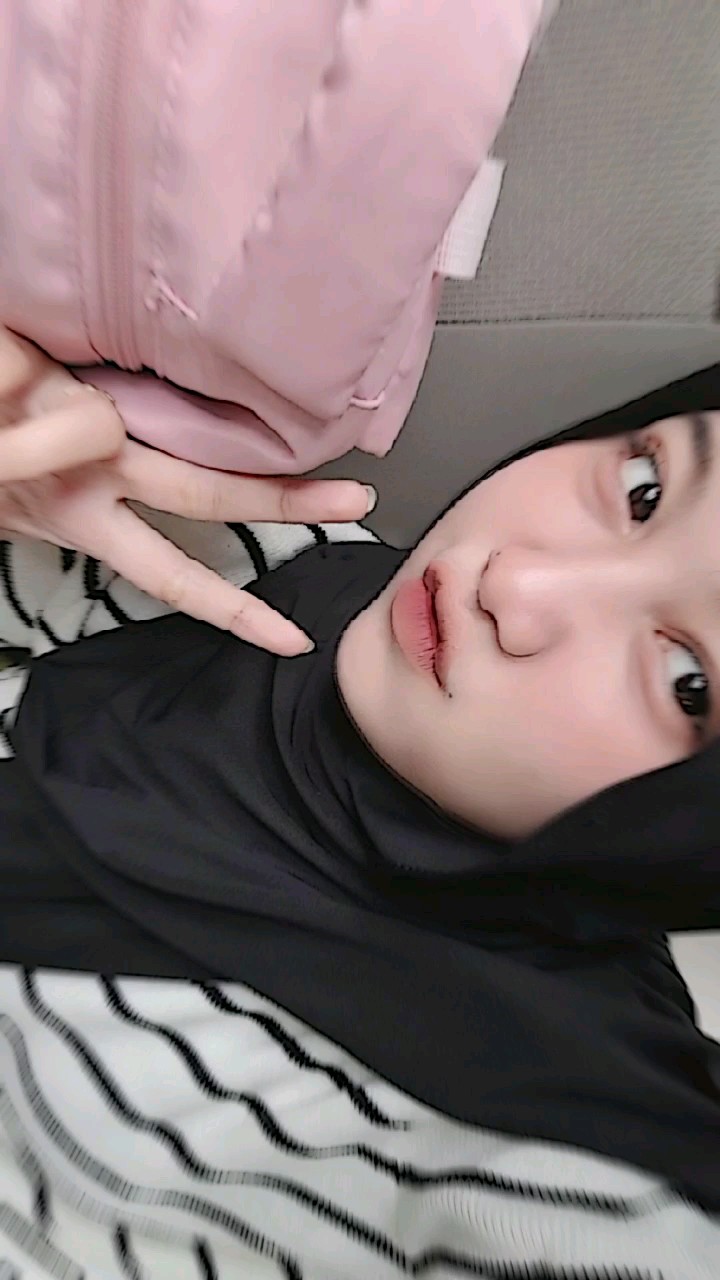 Pashmina Kaos Jersey Premium Kerudung Hijab Jilbab Pasmina Mleyot Warna Polos - Foto ulasan pembeli