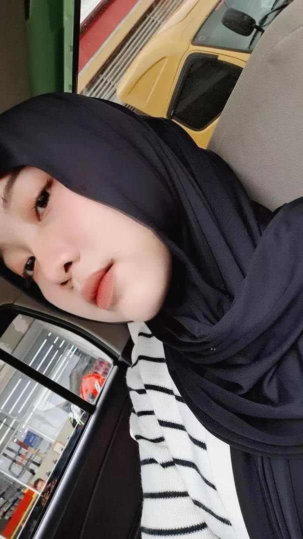 Pashmina Kaos Jersey Premium Kerudung Hijab Jilbab Pasmina Mleyot Warna Polos - Foto ulasan pembeli