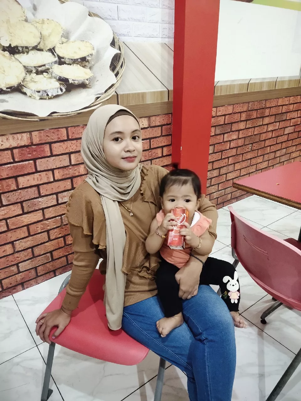 Pashmina Kaos Jersey Premium Kerudung Hijab Jilbab Pasmina Mleyot Warna Polos - Foto ulasan pembeli