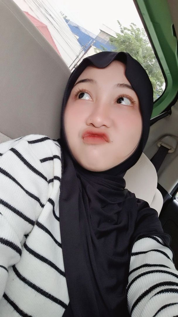 Pashmina Kaos Jersey Premium Kerudung Hijab Jilbab Pasmina Mleyot Warna Polos - Foto ulasan pembeli