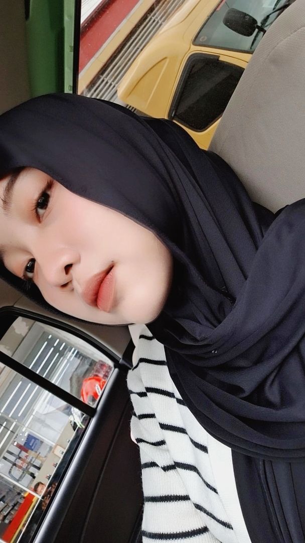 Pashmina Kaos Jersey Premium Kerudung Hijab Jilbab Pasmina Mleyot Warna Polos - Foto ulasan pembeli