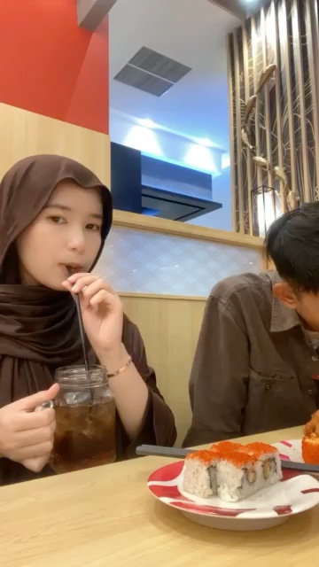 Pashmina Kaos Jersey Premium Kerudung Hijab Jilbab Pasmina Mleyot Warna Polos - Foto ulasan pembeli