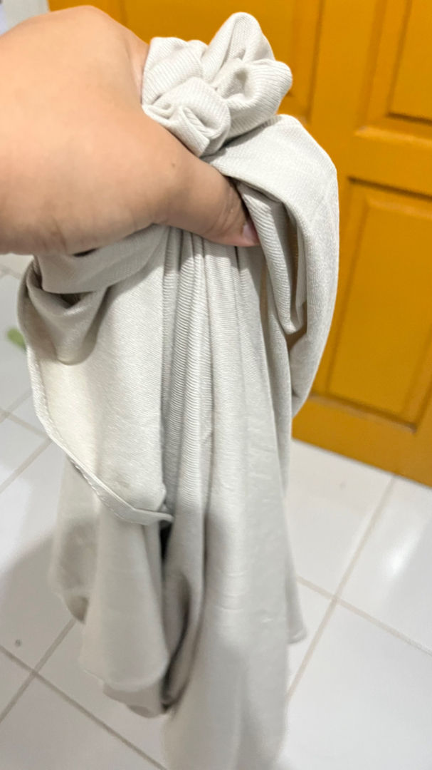 Pashmina Kaos Rayon Tencel Premium Free Poucth - Foto ulasan pembeli