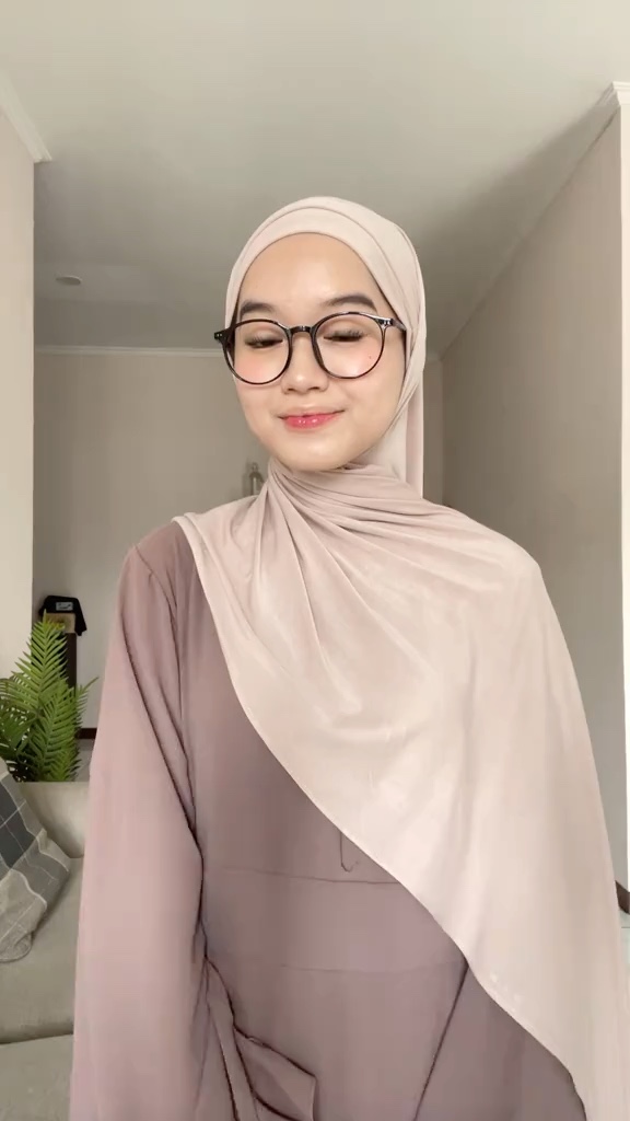 Pashmina Kaos Rayon/Pashmina Kaos Rayon Premium - Foto ulasan pembeli