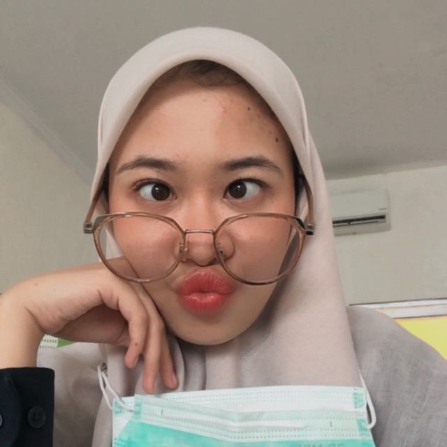 Foto ulasan pembeli iklimanurzakiahdewi, varian CREAM