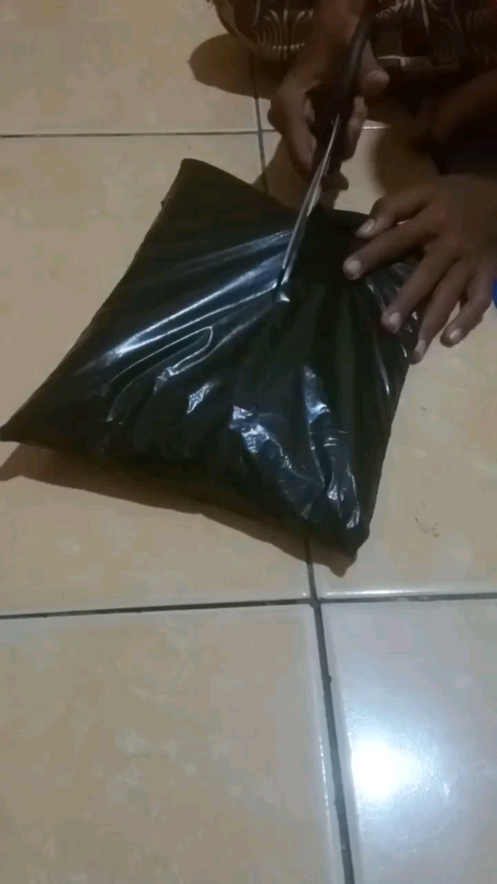 Pashmina Mleyot / Jilbab Pashmina Murah / Pasmina Tebal - Foto ulasan pembeli