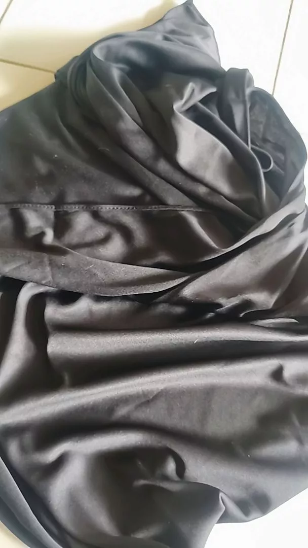 Pashmina Mleyot / Jilbab Pashmina Murah / Pasmina Tebal - Foto ulasan pembeli