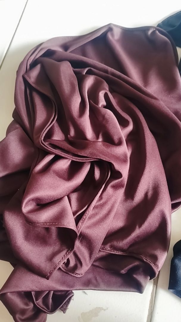Pashmina Mleyot / Jilbab Pashmina Murah / Pasmina Tebal - Foto ulasan pembeli