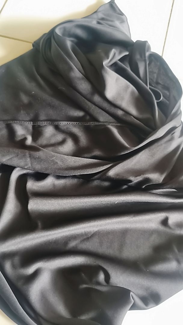 Pashmina Mleyot / Jilbab Pashmina Murah / Pasmina Tebal - Foto ulasan pembeli