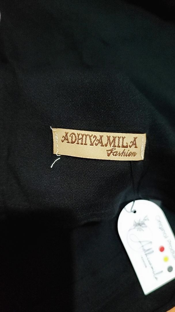 Foto ulasan pembeli s*****i, varian Hitam