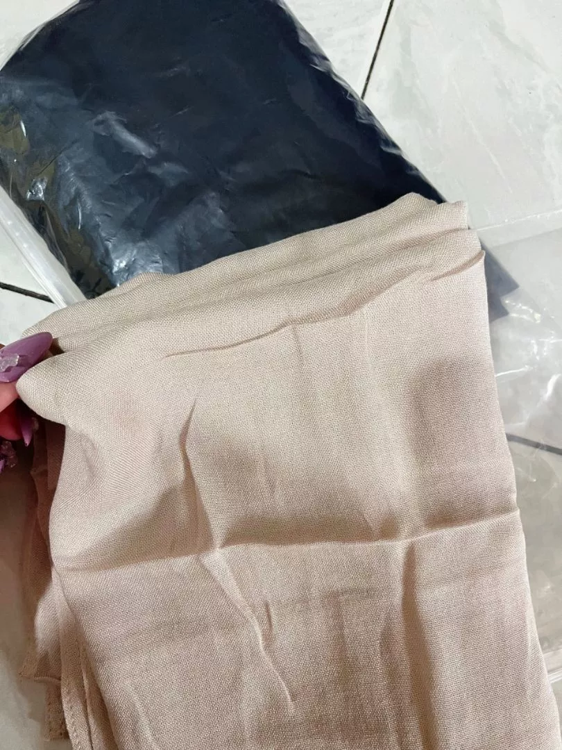 Foto ulasan pembeli r*****5, varian Khaki, Hitam