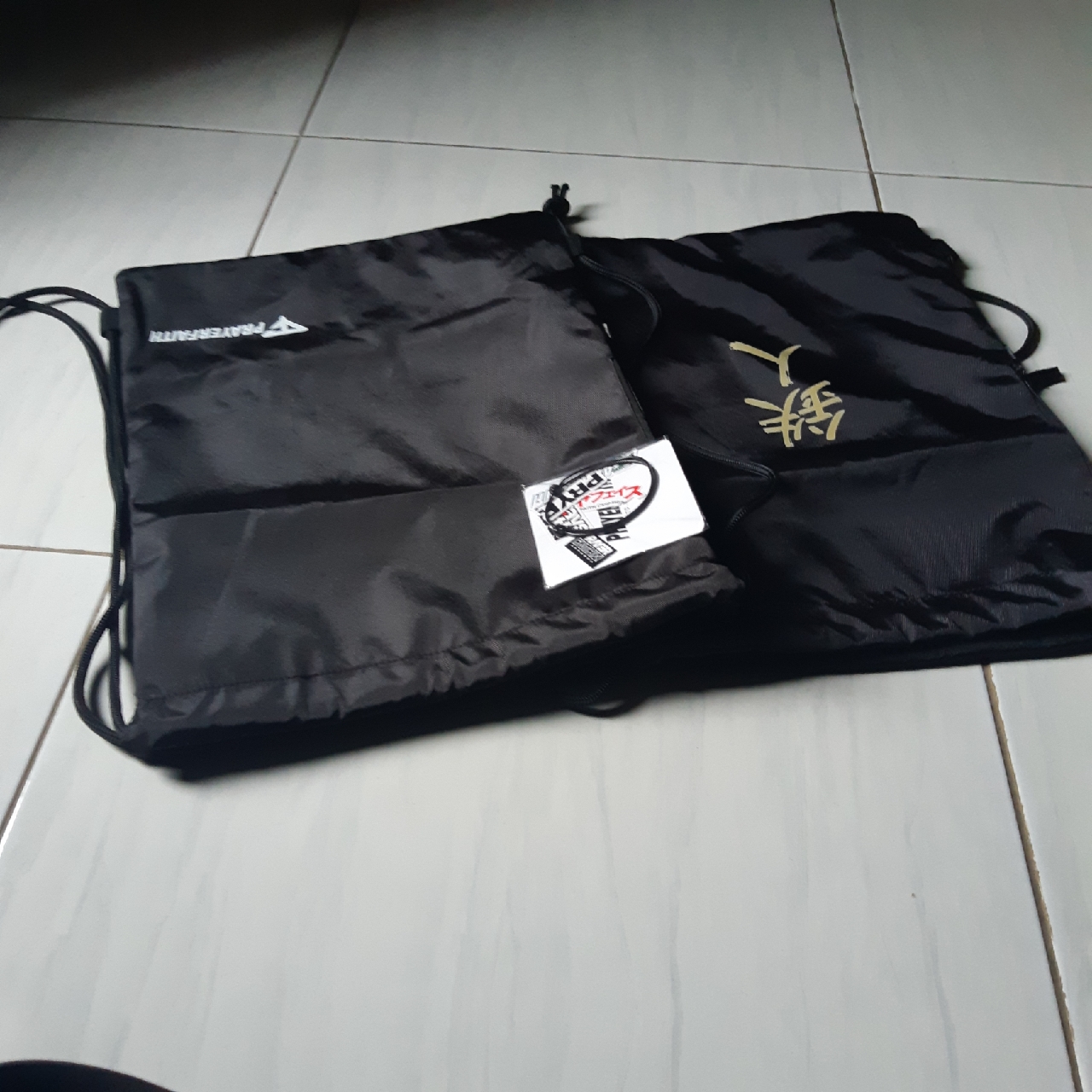 PRAYERFAIT - Tas Serut Pria Wanita Unisex Model Polos Hitam Original Tas Futsal Anti Air - Foto ulasan pembeli