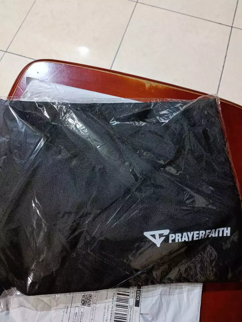 PRAYERFAIT - Tas Serut Pria Wanita Unisex Model Polos Hitam Original Tas Futsal Anti Air - Foto ulasan pembeli